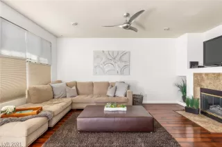 Photo #4: 2283401 Listing