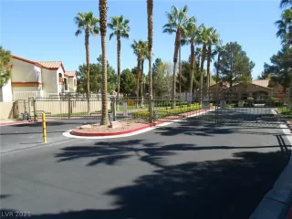 Photo #2: 2283402 Listing