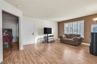 Photo #2: 2283404 Listing