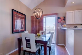 Photo #4: 2283428 Listing