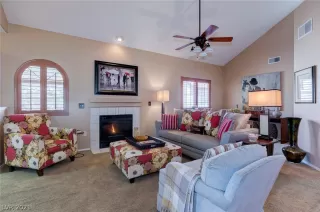 Photo #5: 2283428 Listing