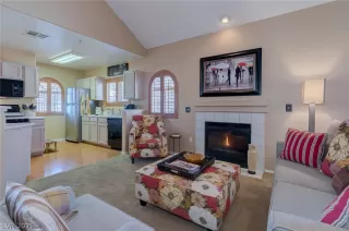 Photo #6: 2283428 Listing