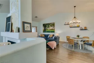 Photo #2: 2283444 Listing