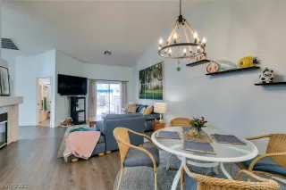 Photo #4: 2283444 Listing