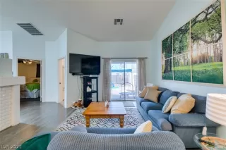 Photo #5: 2283444 Listing