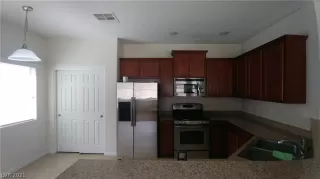 Photo #5: 2283530 Listing