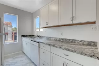 Photo #4: 2283567 Listing 