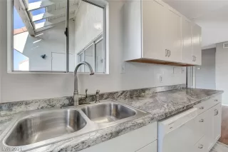 Photo #5: 2283567 Listing 