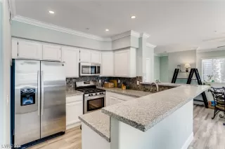 Photo #6: 2283649 Listing