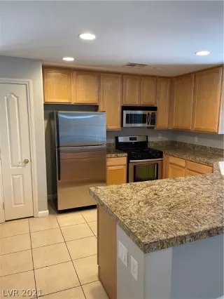 Photo #4: 2283693 Listing