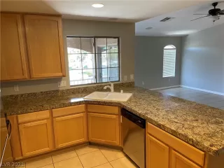 Photo #5: 2283693 Listing