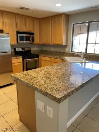 Photo #6: 2283693 Listing