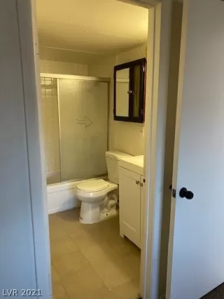 Photo #4: 2283698 Listing