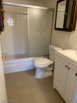 Photo #5: 2283698 Listing