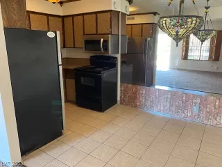 Photo #6: 2283698 Listing