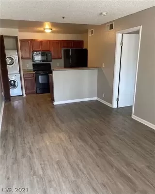 Photo #2: 2283709 Listing