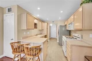 Photo #5: 2283721 Listing