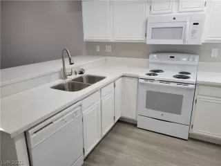 Photo #1: 2283733 Listing