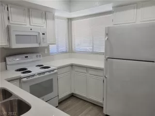 Photo #2: 2283733 Listing