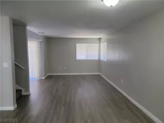 Photo #5: 2283733 Listing