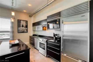 Photo #4: 2283750 Listing