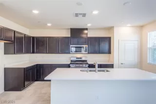 Photo #5: 2283769 Listing