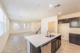 Photo #6: 2283769 Listing