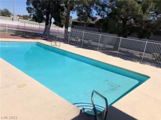 Photo #5: 2283812 Listing 