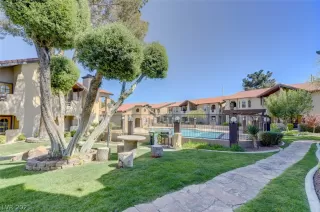 Photo #5: 2283819 Listing