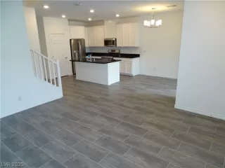 Photo #6: 2283852 Listing 