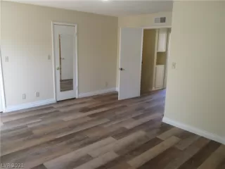 Photo #4: 2283867 Listing