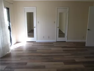 Photo #5: 2283867 Listing