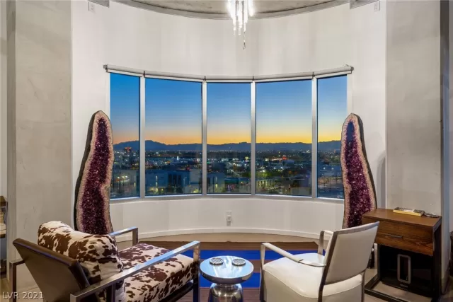 MLS: 2283882 Condo For Sale