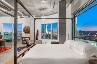 Photo #3: 2283882 Listing