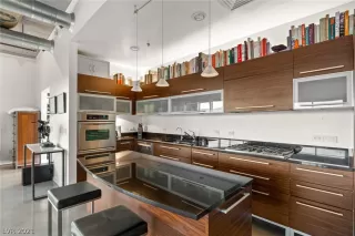 Photo #6: 2283882 Listing