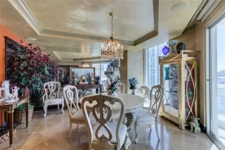 Photo #5: 2283900 Listing