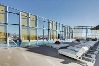 Photo #5: 2283917 Listing