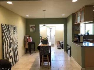 Photo #5: 2283946 Listing 