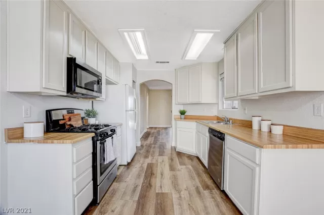 MLS: 2283983 Condo For Sale