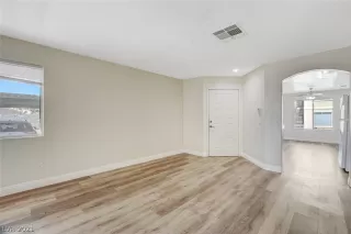 Photo #5: 2283983 Listing 