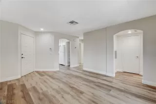 Photo #6: 2283983 Listing 