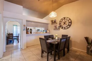 Photo #4: 2284006 Listing 