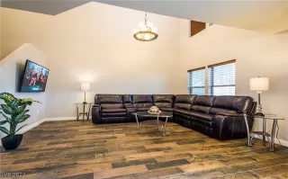 Photo #1: 2284031 Listing