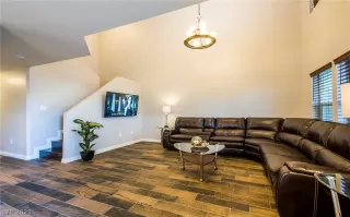 Photo #2: 2284031 Listing