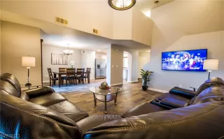 Photo #3: 2284031 Listing