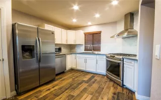 Photo #4: 2284031 Listing