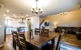 Photo #5: 2284031 Listing