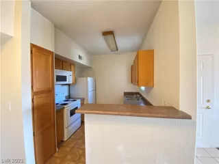 Photo #4: 2284107 Listing