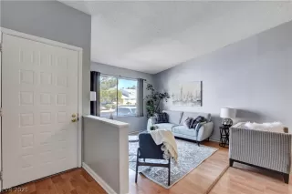 Photo #3: 2284113 Listing