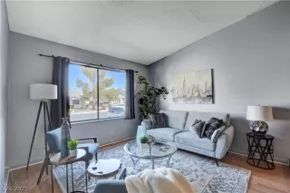 Photo #4: 2284113 Listing